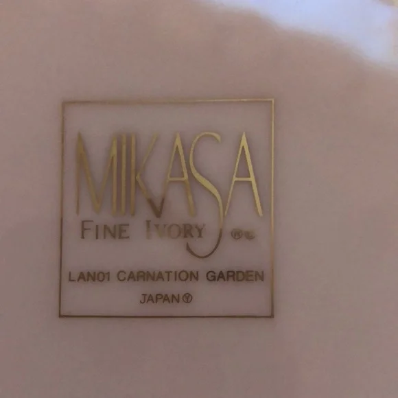 One Mikasa Carnation Garden Chop Plate - 3 available - Picture 2 of 2